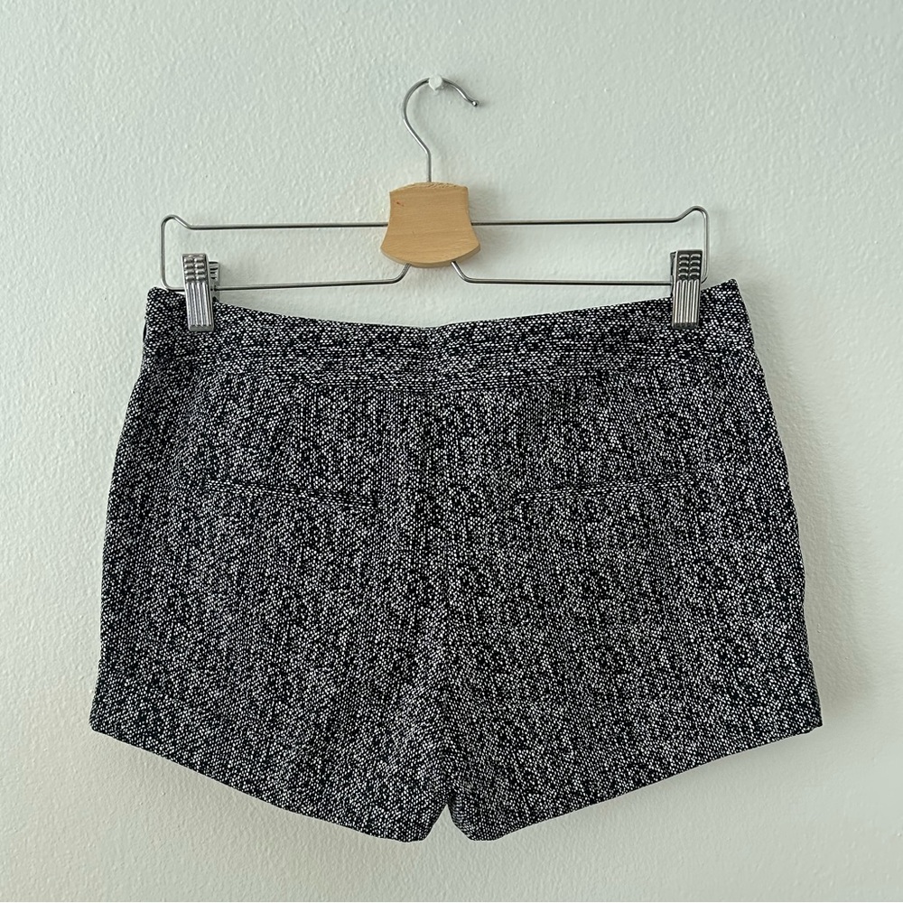 EXPRESS Low Rise Short. Size 4 - Picture 2 of 5